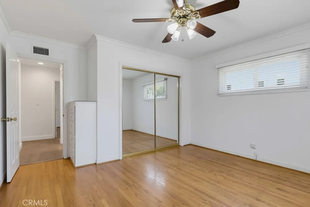 861 Roxanne Long Beach, CA 90815