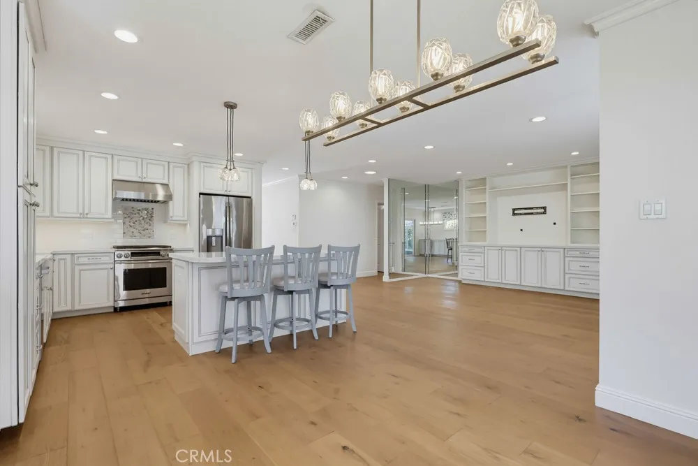 861 Roxanne Long Beach, CA 90815