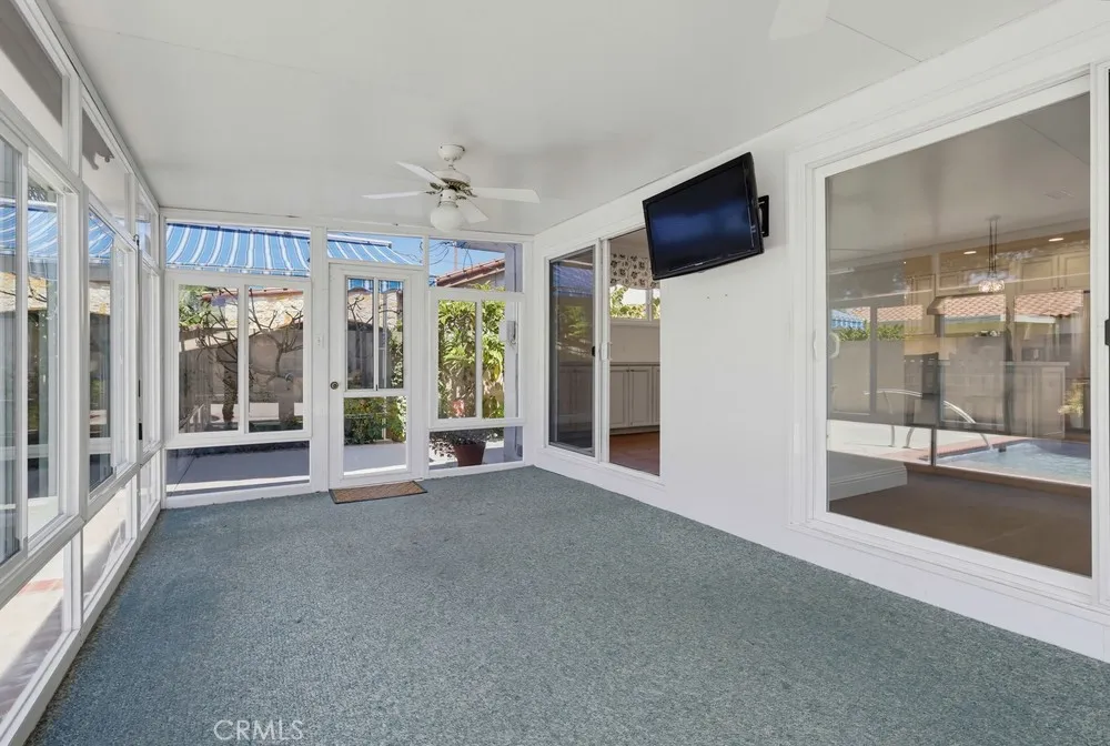 861 Roxanne Long Beach, CA 90815