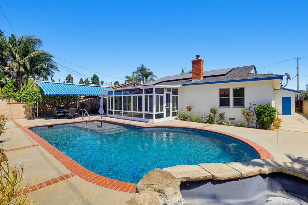 861 Roxanne Long Beach, CA 90815