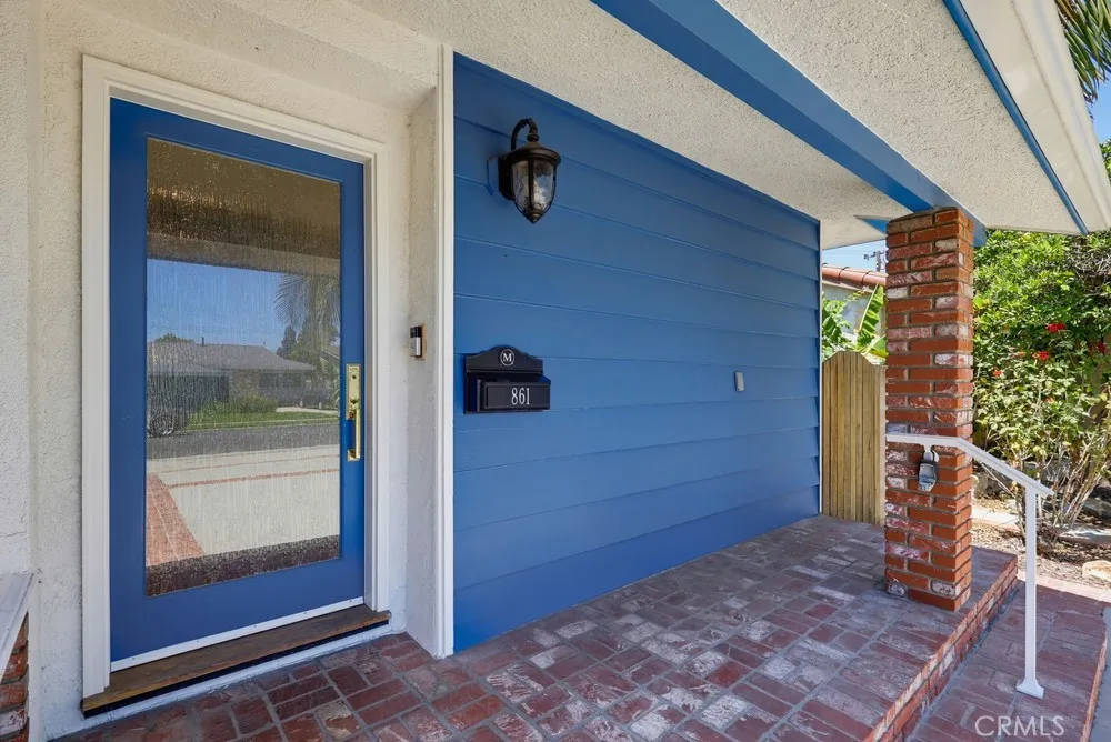 861 Roxanne Long Beach, CA 90815