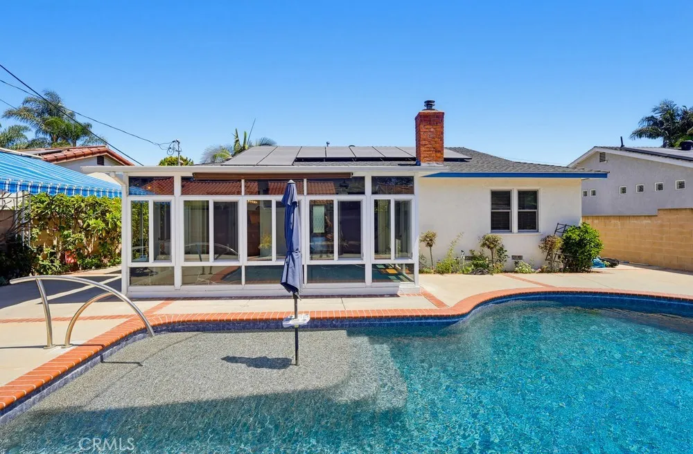 861 Roxanne Long Beach, CA 90815