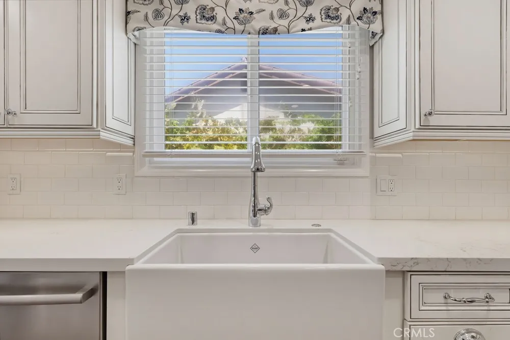 861 Roxanne Long Beach, CA 90815
