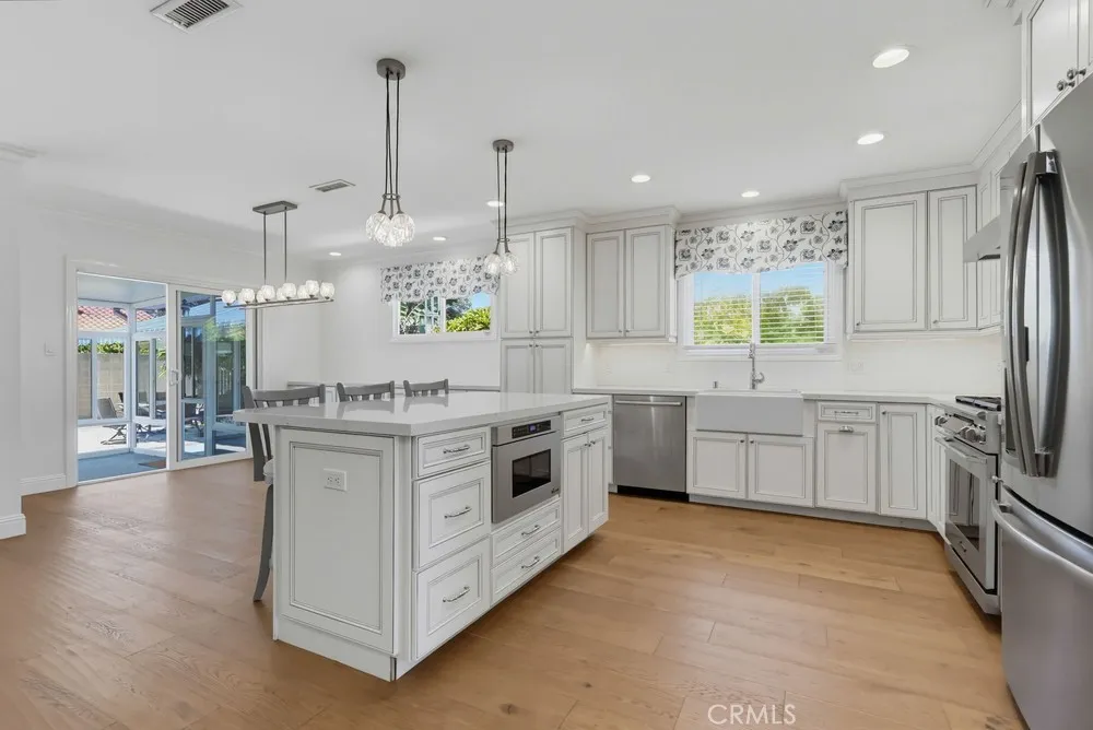 861 Roxanne Long Beach, CA 90815