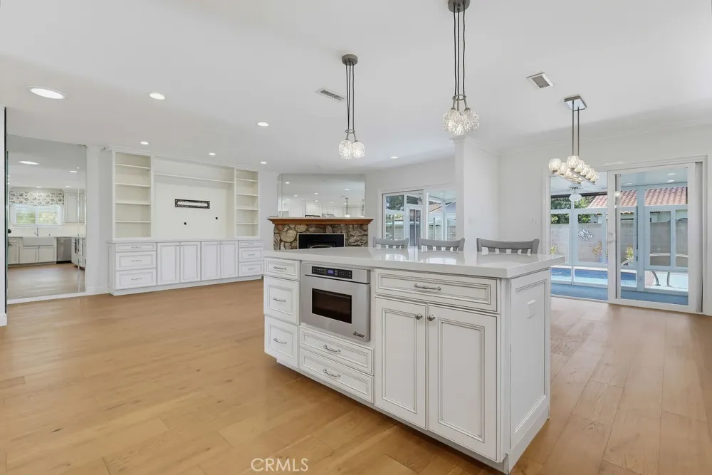 861 Roxanne Long Beach, CA 90815