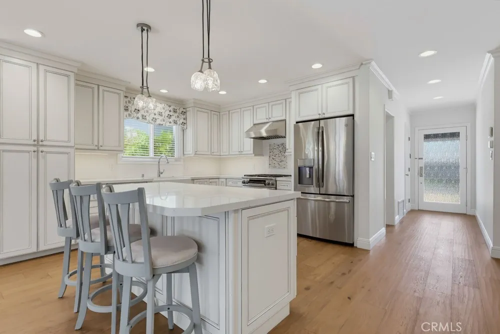 861 Roxanne Long Beach, CA 90815