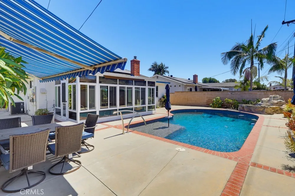 861 Roxanne Long Beach, CA 90815