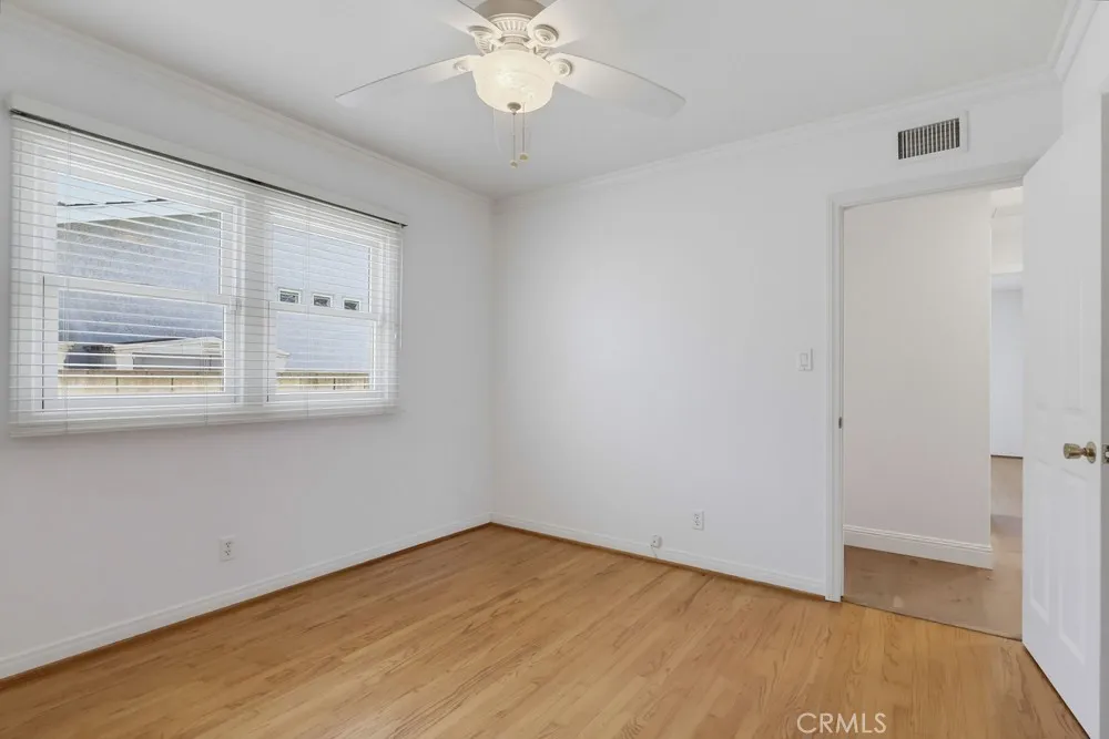 861 Roxanne Long Beach, CA 90815