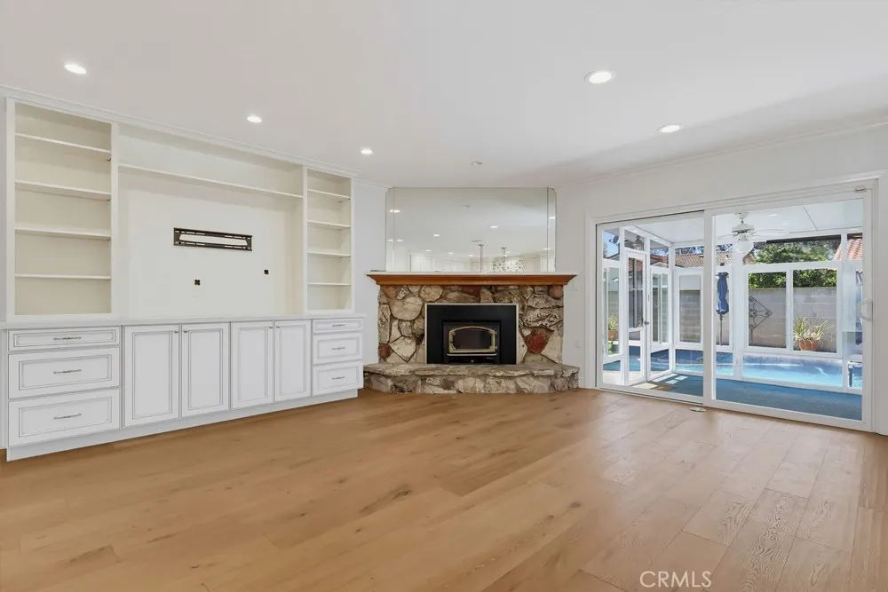 861 Roxanne Long Beach, CA 90815
