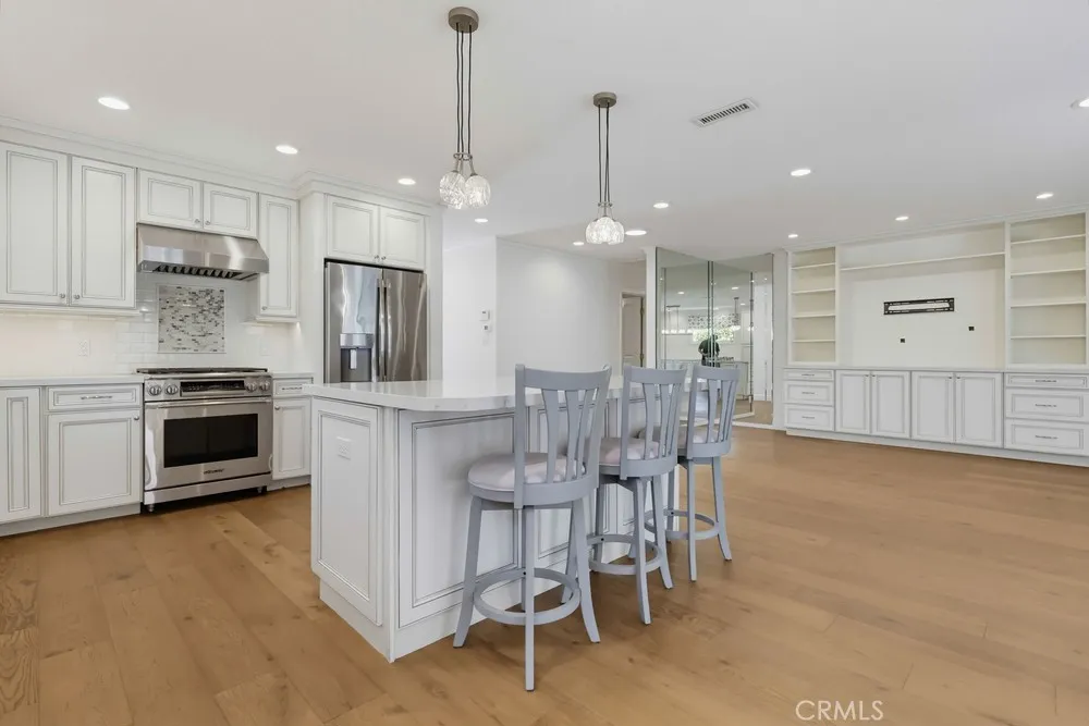 861 Roxanne Long Beach, CA 90815