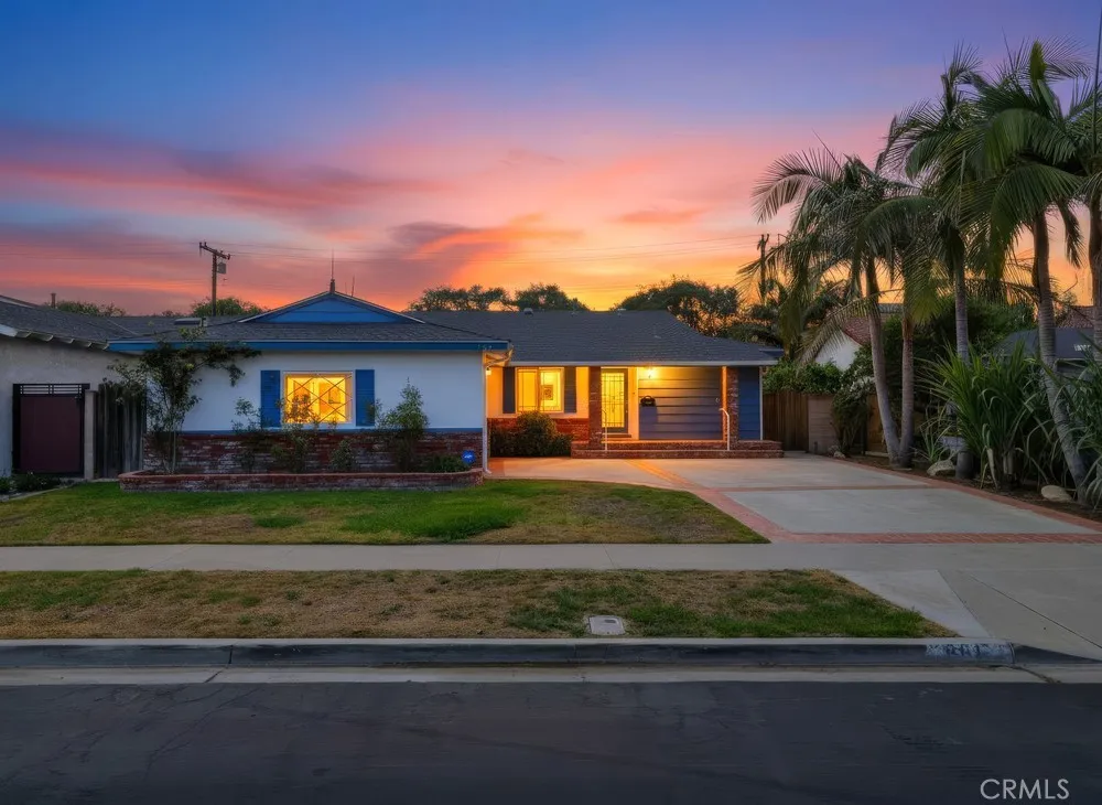 861 Roxanne Long Beach, CA 90815