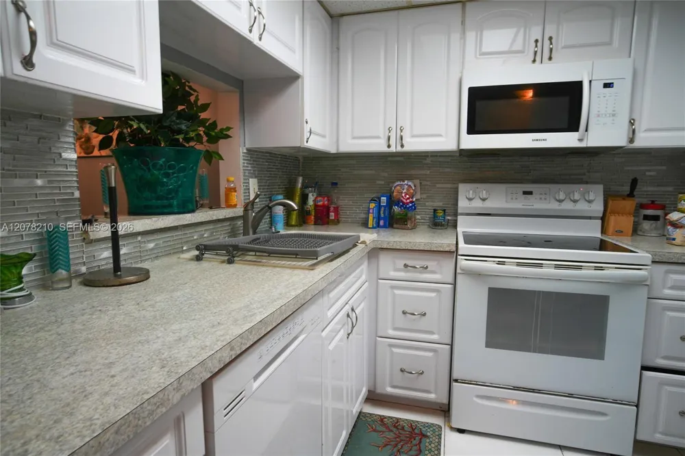 3774 Inverrary Blvd #101P Lauderhill, FL 33319