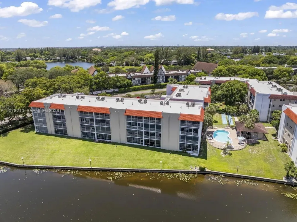 3774 Inverrary Blvd #101P Lauderhill, FL 33319