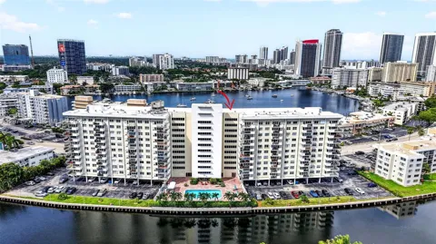 401 Golden Isles Dr #708