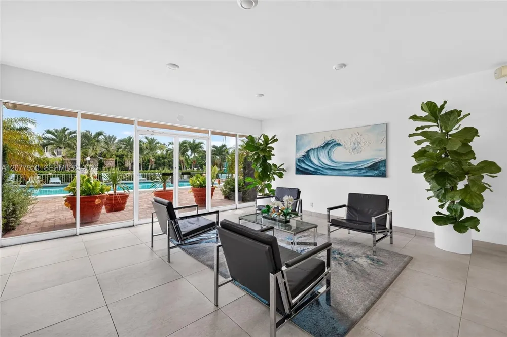 401 Golden Isles Dr #708 Hallandale Beach, FL 33009