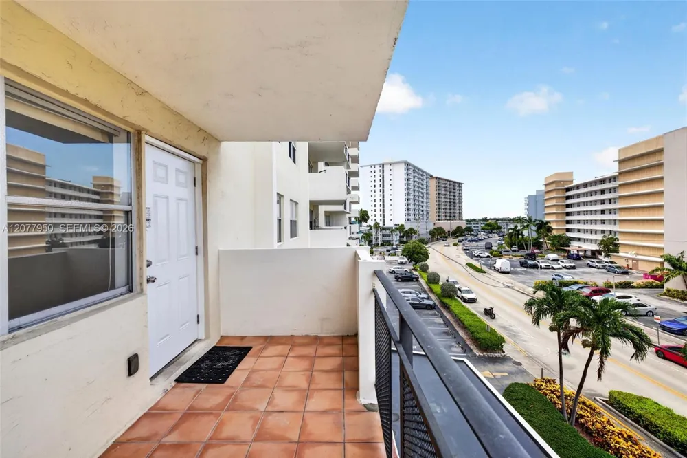 401 Golden Isles Dr #708 Hallandale Beach, FL 33009