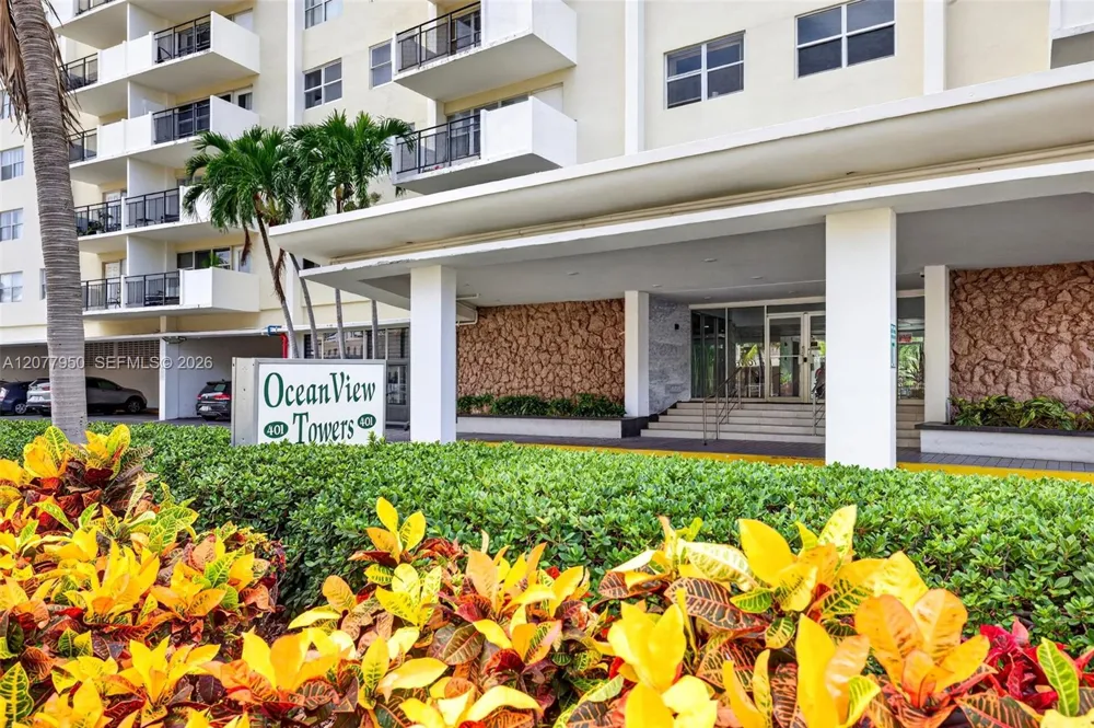 401 Golden Isles Dr #708 Hallandale Beach, FL 33009