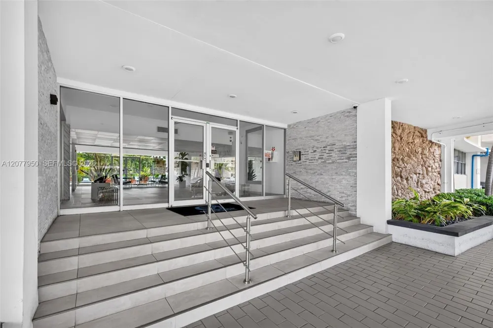 401 Golden Isles Dr #708 Hallandale Beach, FL 33009