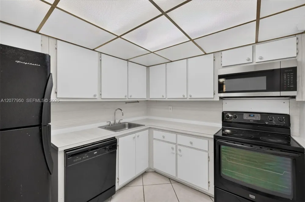 401 Golden Isles Dr #708 Hallandale Beach, FL 33009
