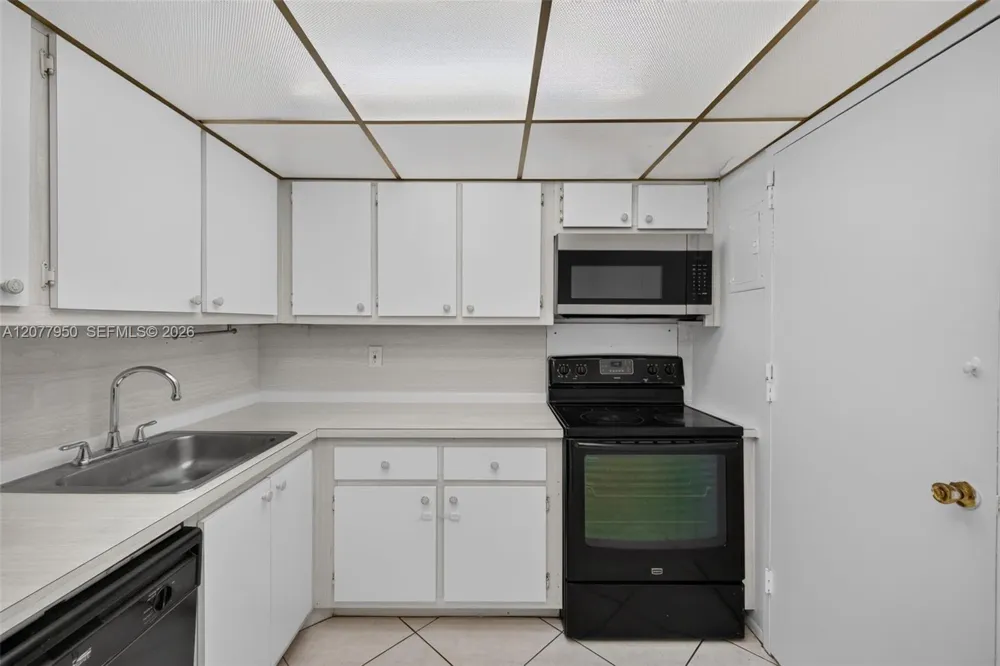401 Golden Isles Dr #708 Hallandale Beach, FL 33009