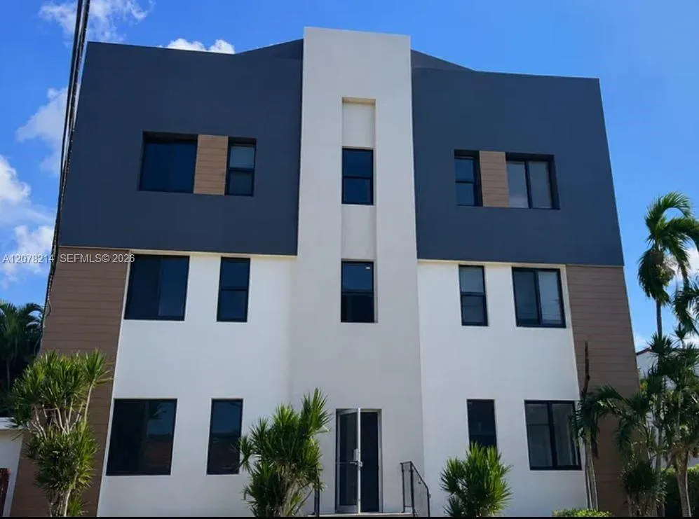 2961 SW 5th St #19 Miami, FL 33135