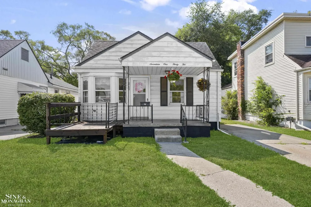 17132 Toepfer Drive Eastpointe City, MI 48021