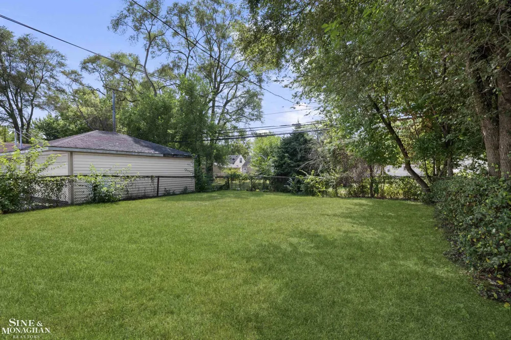 17132 Toepfer Drive Eastpointe City, MI 48021