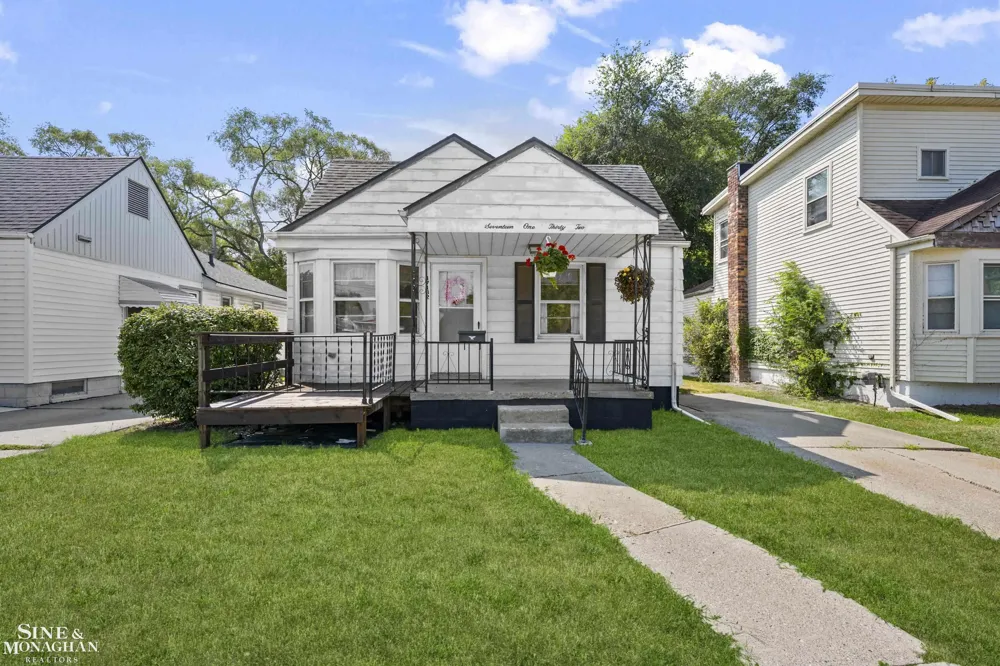 17132 Toepfer Drive Eastpointe City, MI 48021