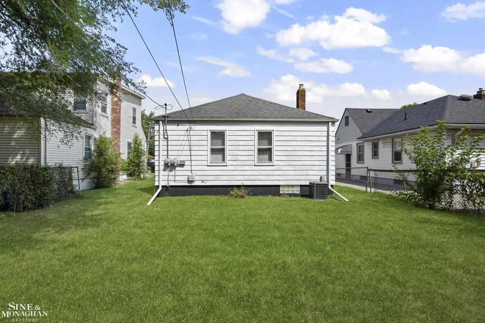 17132 Toepfer Drive Eastpointe City, MI 48021