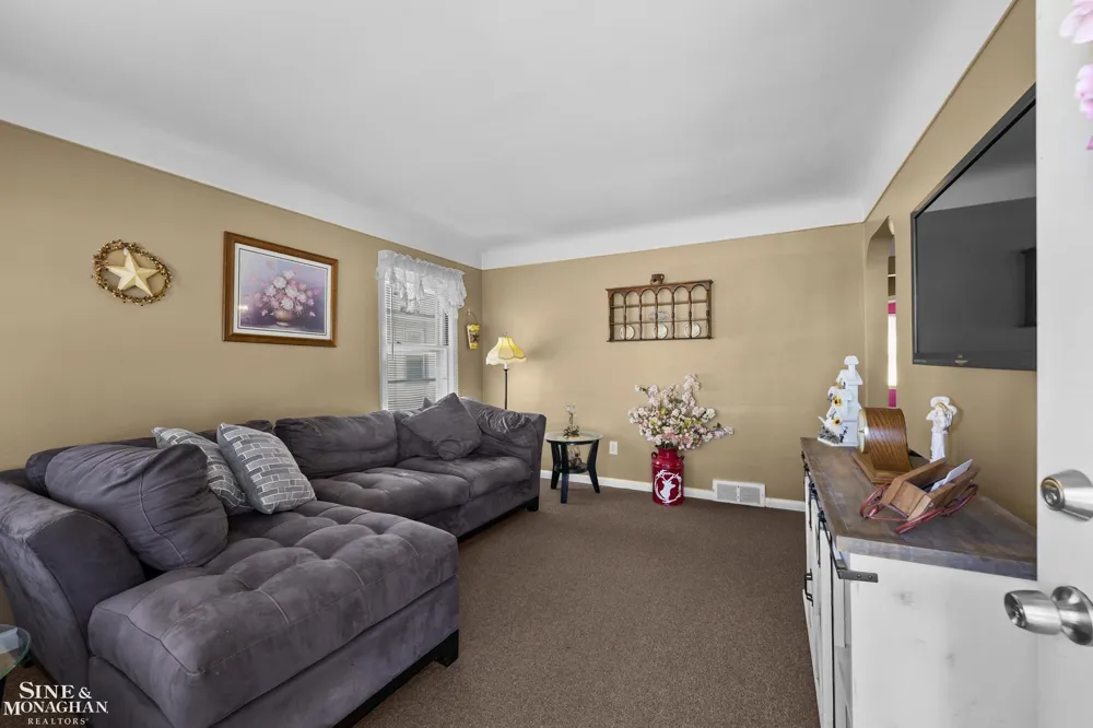 17132 Toepfer Drive Eastpointe City, MI 48021