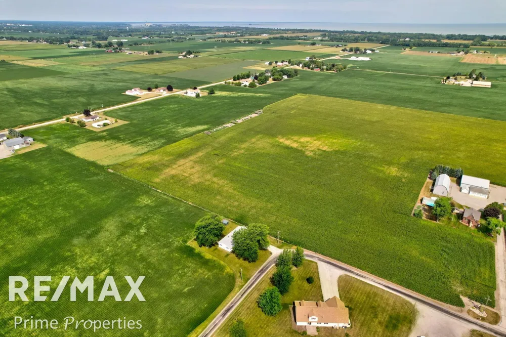 997 E Warner Road Hampton Charter Township, MI 48732