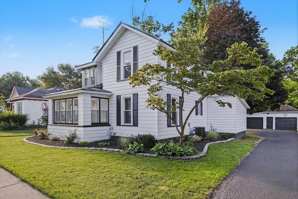 105 W Telegraph Dowagiac City, MI 49047