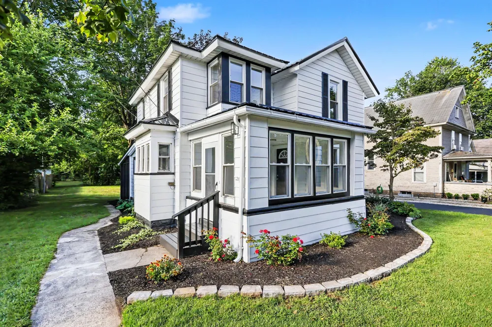 105 W Telegraph Dowagiac City, MI 49047