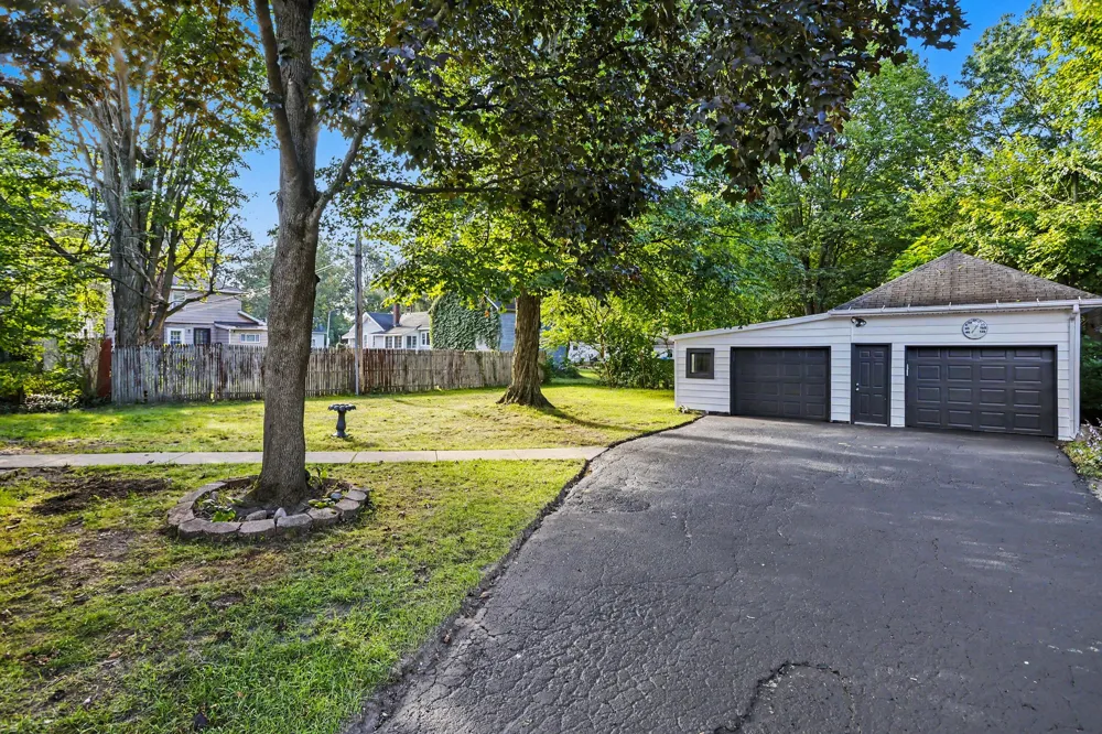 105 W Telegraph Dowagiac City, MI 49047