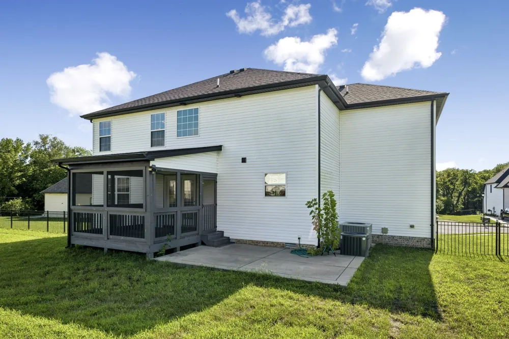 429 Crestwicke Ct Clarksville, TN 37043