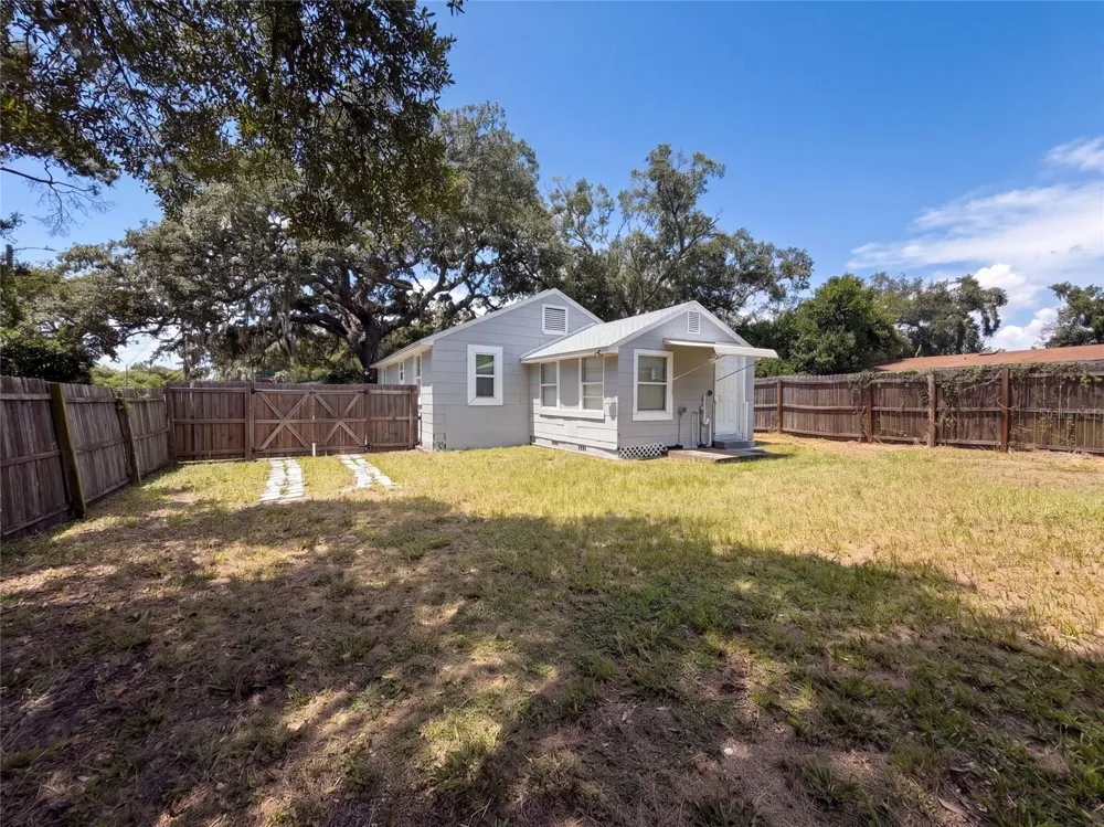 8103 18TH STREET Tampa, FL 33604