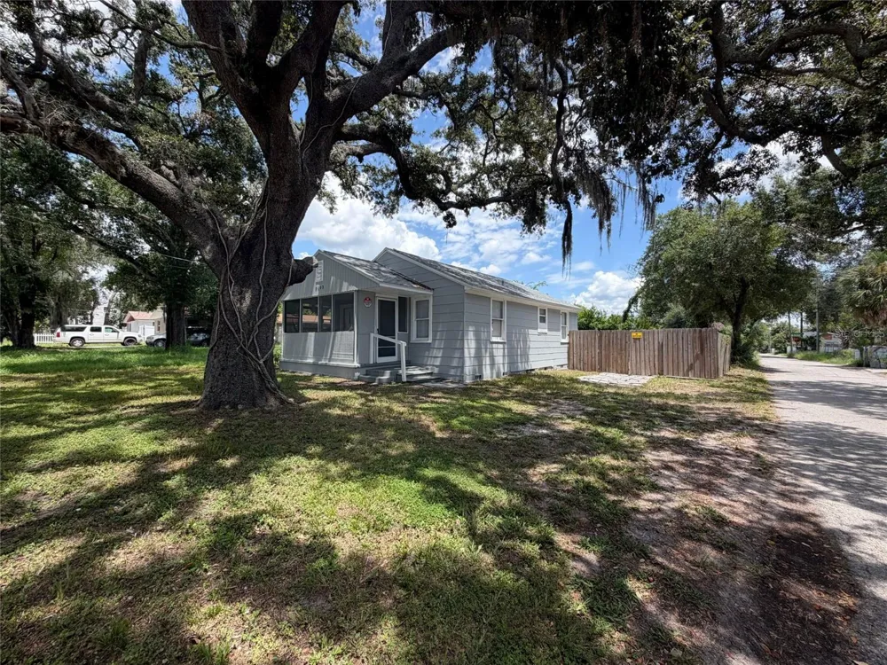 8103 18TH STREET Tampa, FL 33604