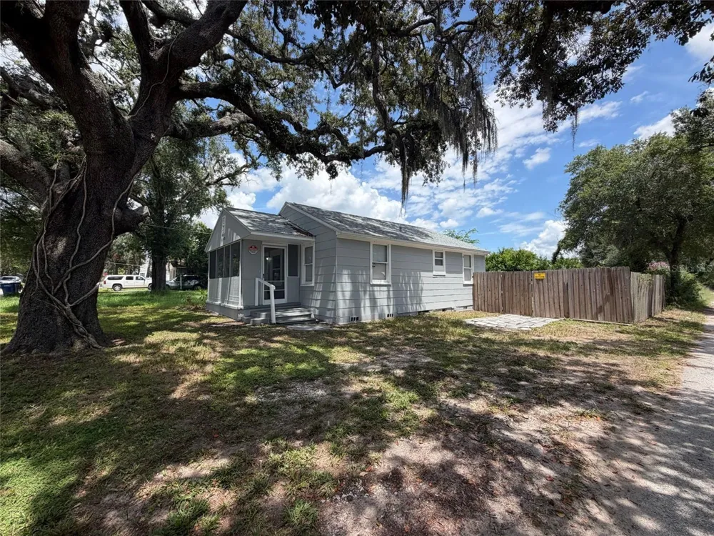 8103 18TH STREET Tampa, FL 33604