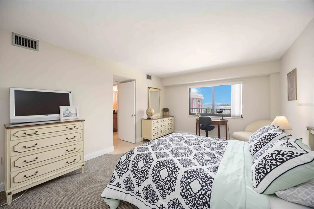 11 SUNSET DRIVE #505 Sarasota, FL 34236