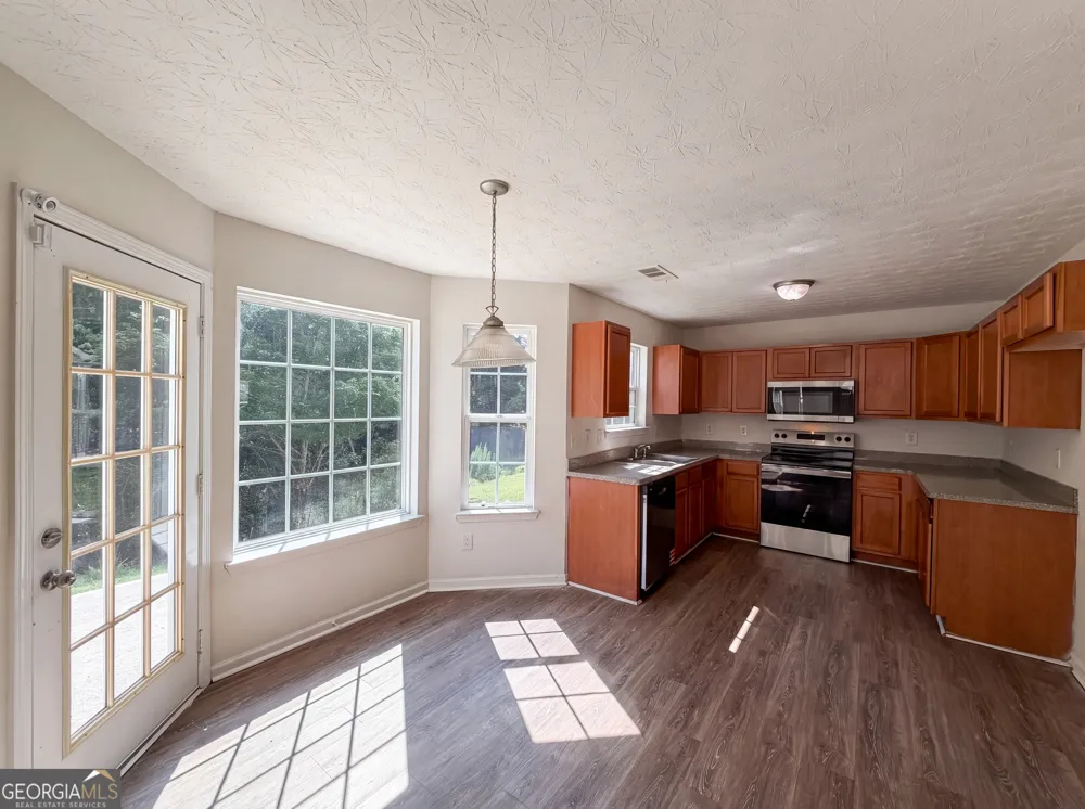 2287 Silver Maple CIR Ellenwood, GA 30294