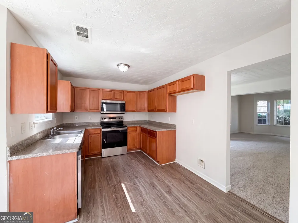 2287 Silver Maple CIR Ellenwood, GA 30294