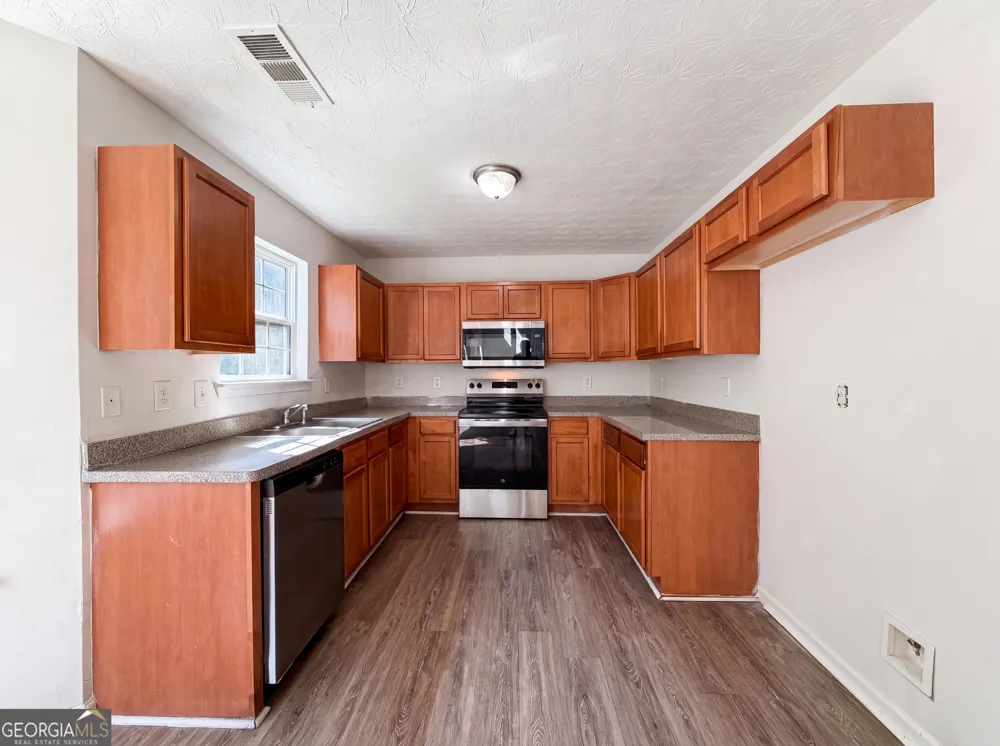 2287 Silver Maple CIR Ellenwood, GA 30294