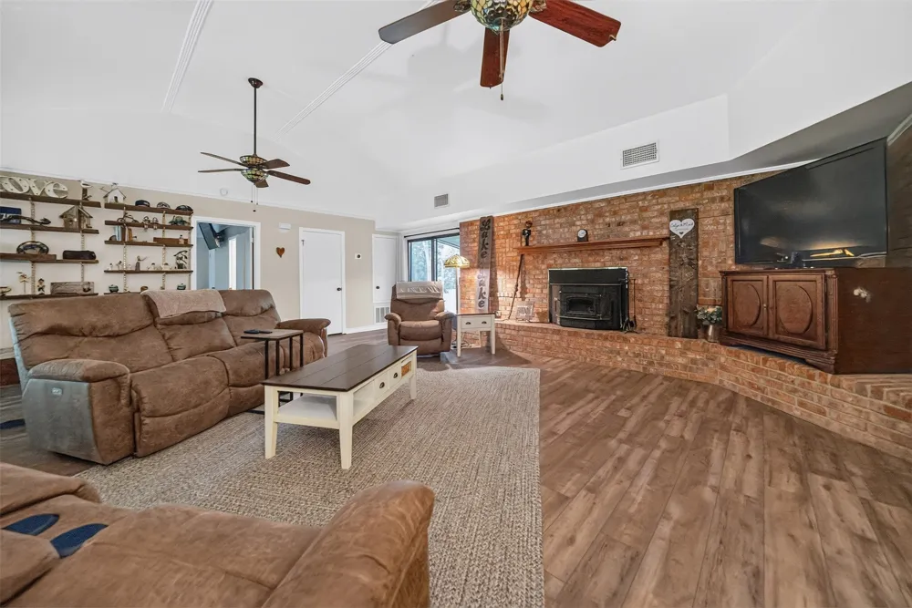 2401 Lake Park Ln Jacksonville, TX 75766