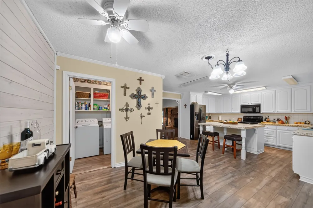 2401 Lake Park Ln Jacksonville, TX 75766
