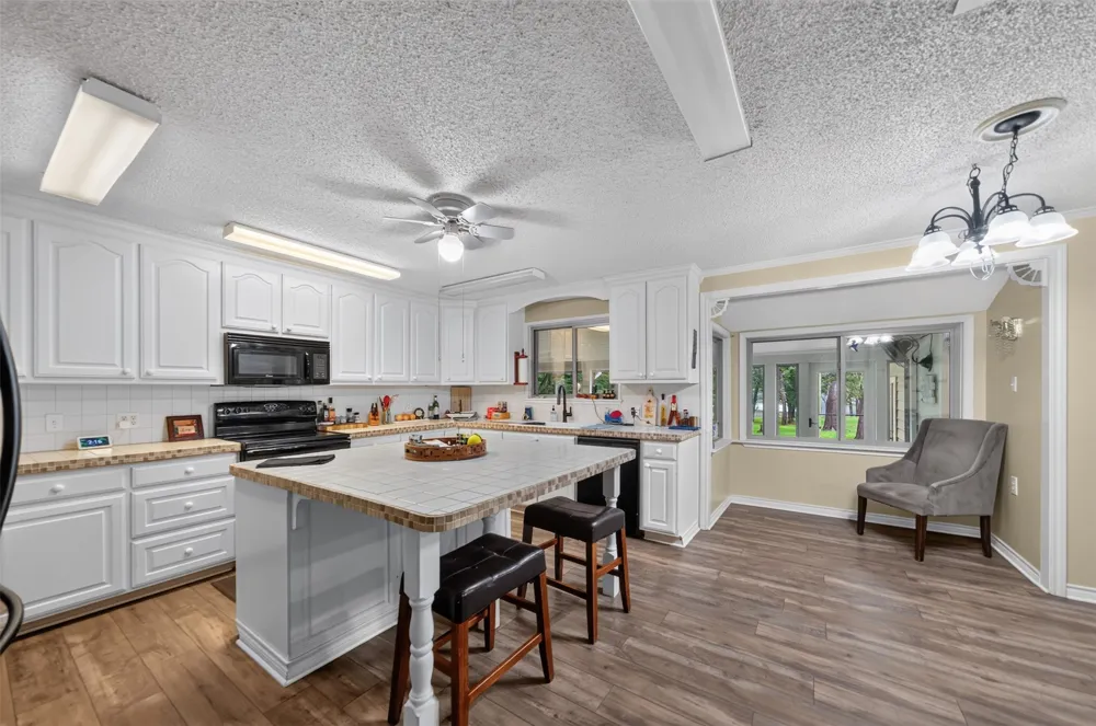 2401 Lake Park Ln Jacksonville, TX 75766
