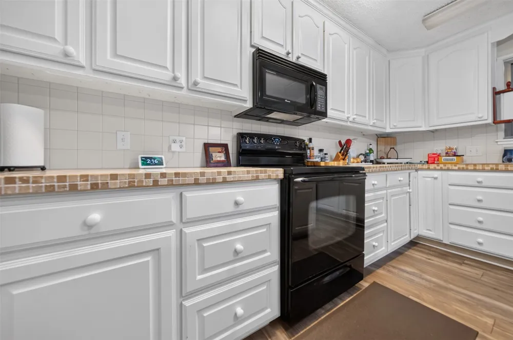 2401 Lake Park Ln Jacksonville, TX 75766