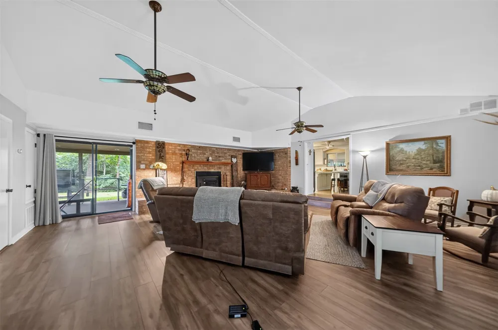 2401 Lake Park Ln Jacksonville, TX 75766