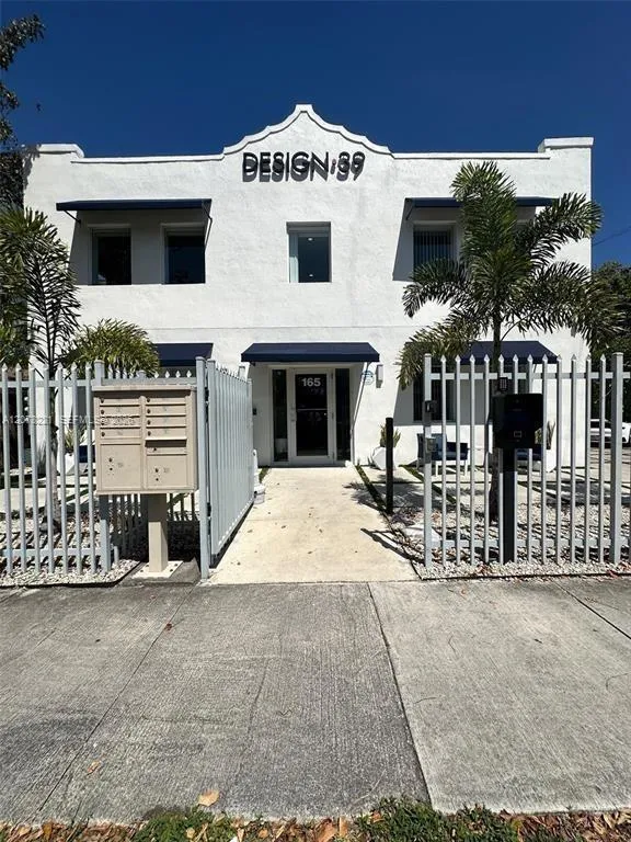 165 NW 39th St #3 Miami, FL 33127