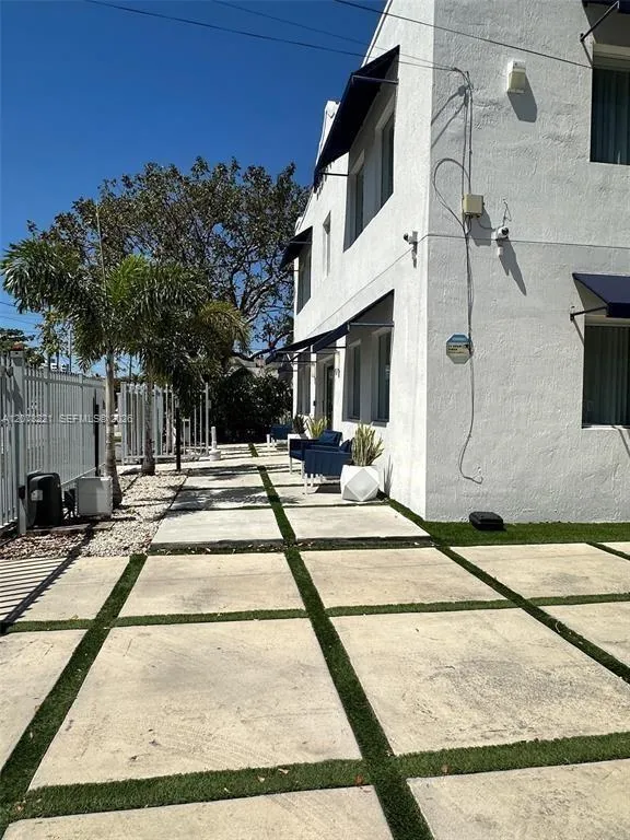 165 NW 39th St #3 Miami, FL 33127