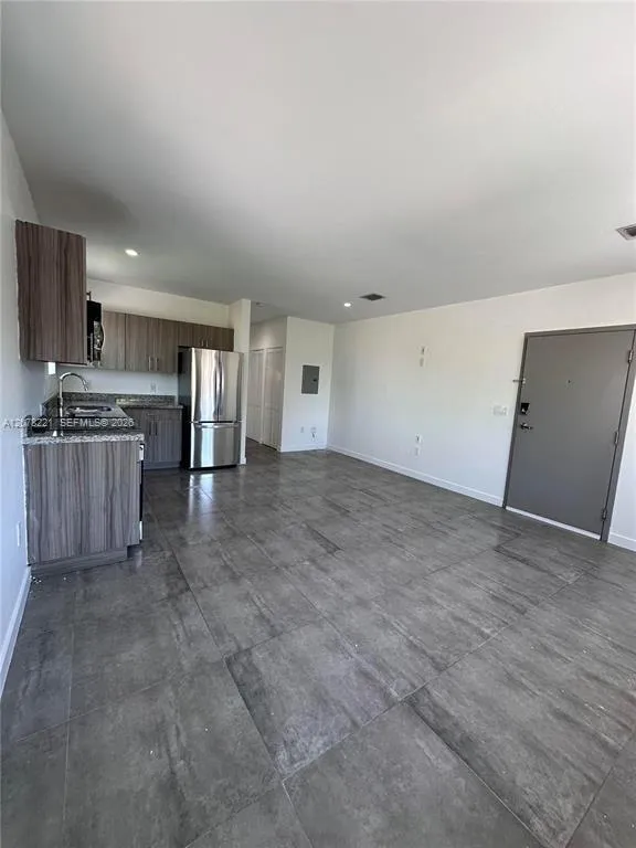 165 NW 39th St #3 Miami, FL 33127